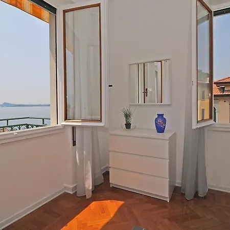 Lake View Lägenhet Gardone Riviera